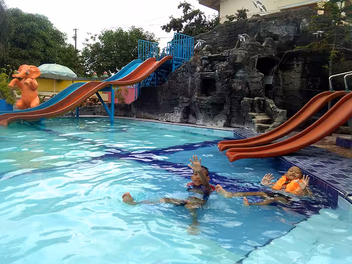 Kolam Renang Pelangi Darma