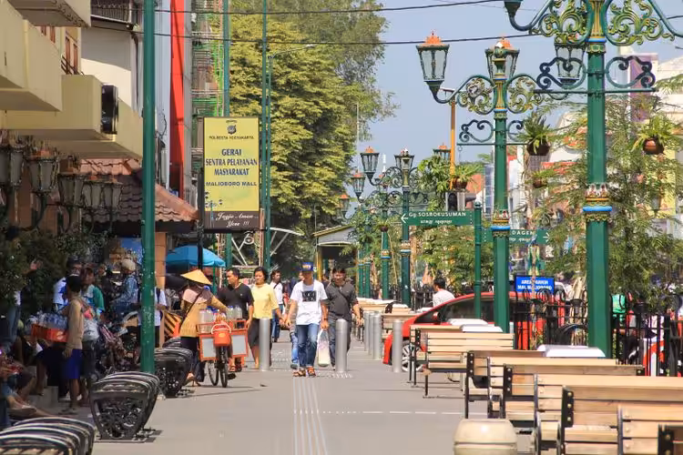 Jalan Malioboro: Suasana Masyarakat Jogja